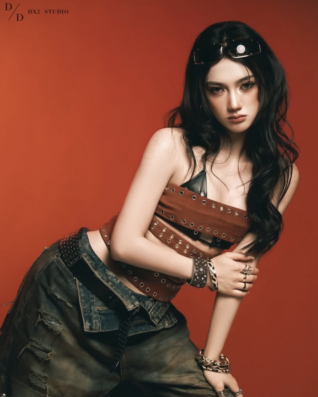 234 - Áo corset nâu phối quần cargo phong cách cá tính