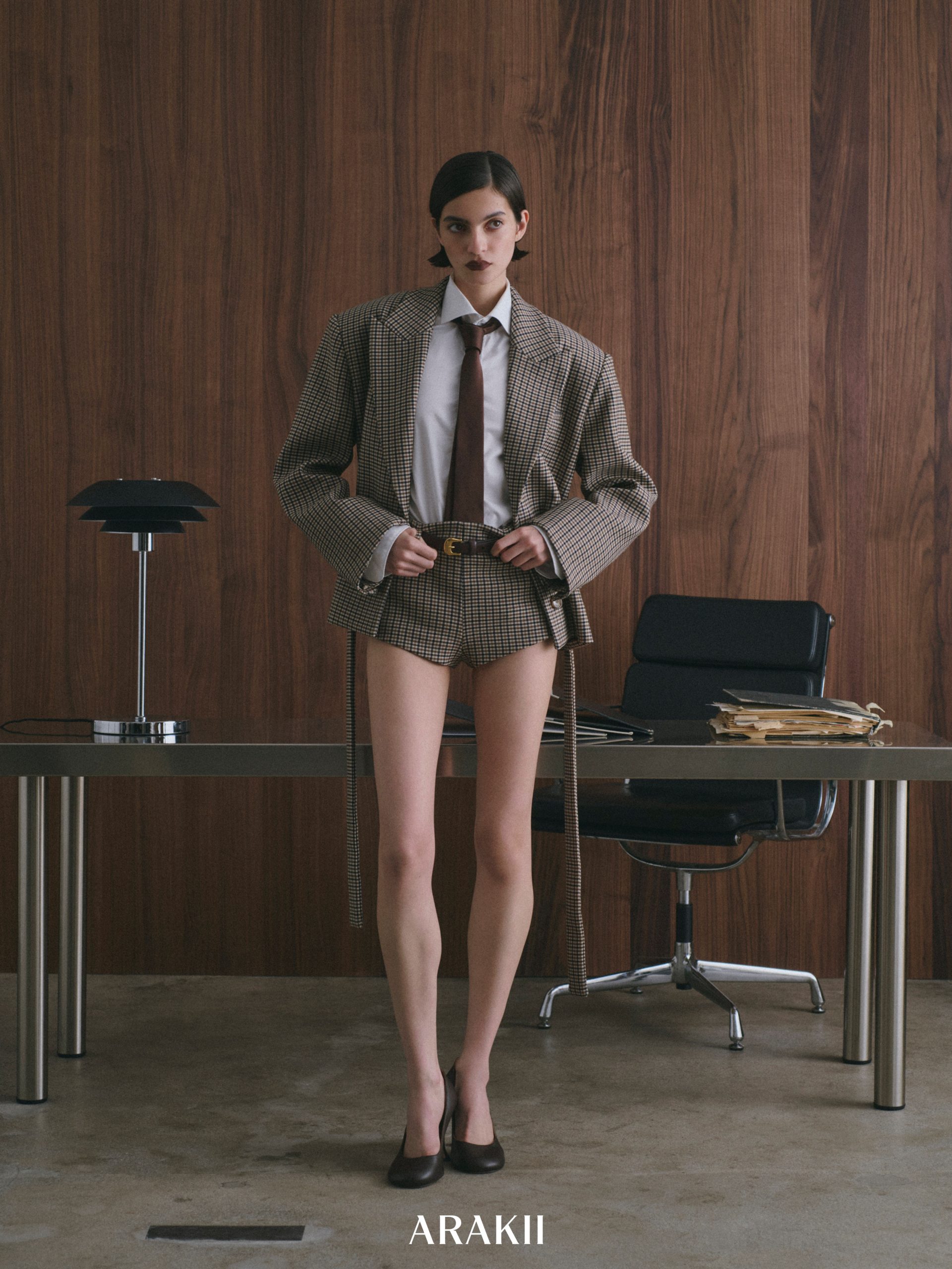 313 - Blazer xám phối sơ mi và cà vạt kiểu menswear